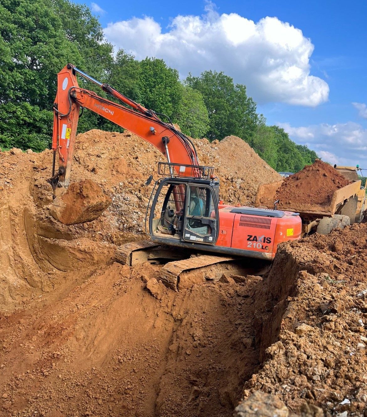 Excavator digging clay at H.G. Matthews' Chiltern Hills extraction site, the raw material for every brick